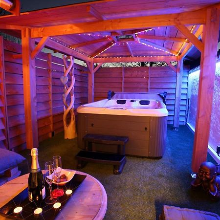 Lovina Chambre De Charme Avec Jaccuzi Velaux Екстер'єр фото